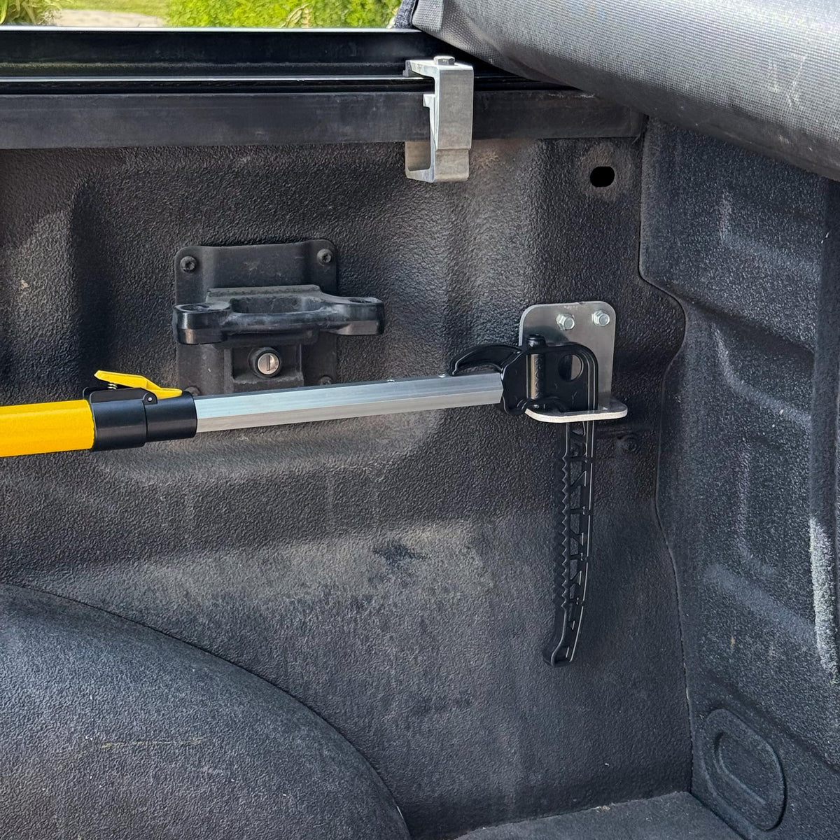 Fixations de rangement pour perches Cargo