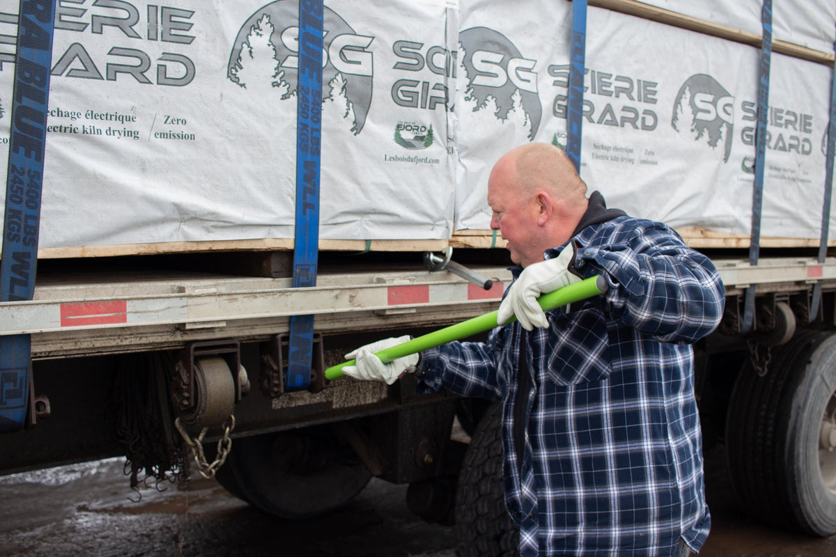 Open and Close with Ease
Save time and energy with a powerful lever that simplifies opening trailers and containers—even in tough conditions like dust, mud, or ice
