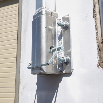 Compatible with All Drybox Ladders
This bracket fits all stand ladders for Drybox trailers, mounting securely on the rear or inside the door for convenient storage