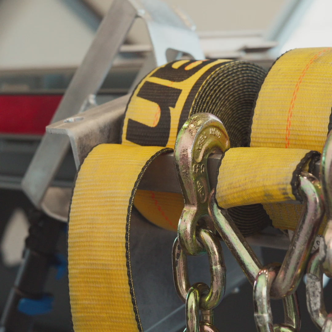 Charger la vidéo: Strap Launcher for truckers and cargo