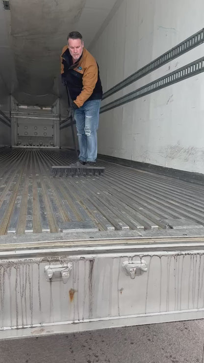 Ideal for Professionals
Specifically designed for refrigerated trailers, this brush ensures fast, hassle-free maintenance—keeping your equipment clean, compliant, and always ready for use